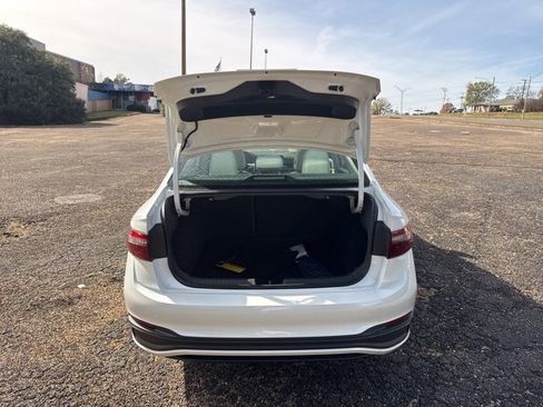 Certified 2025 Volkswagen Jetta SE image 7