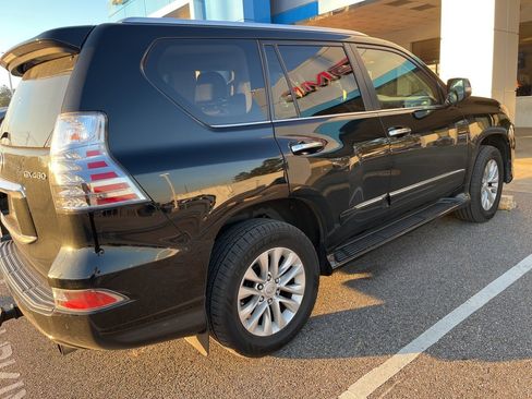 Used 2017 Lexus GX 460 Premium image 4