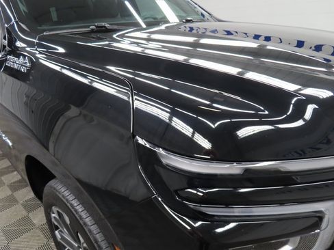 Used 2025 Chevrolet Suburban High Country image 30