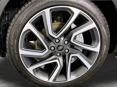 Used 2024 Land Rover Discovery Dynamic SE AWD/4WD image 32