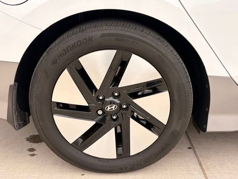 Used 2024 Hyundai Ioniq 6 SE RWD image 5