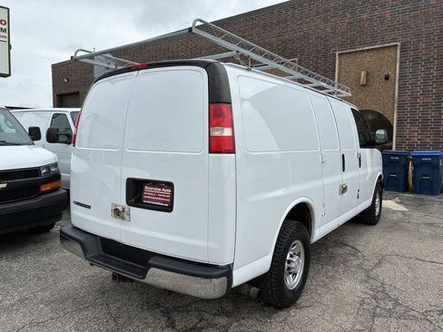Used 2018 Chevrolet Express 2500 w/ Driver Convenience Package RWD image 5