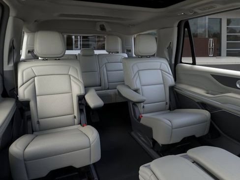New 2026 Lincoln Navigator Reserve AWD/4WD image 11