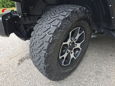 Used 2022 Jeep Wrangler Unlimited Rubicon w/ Dual Top Group AWD/4WD image 34