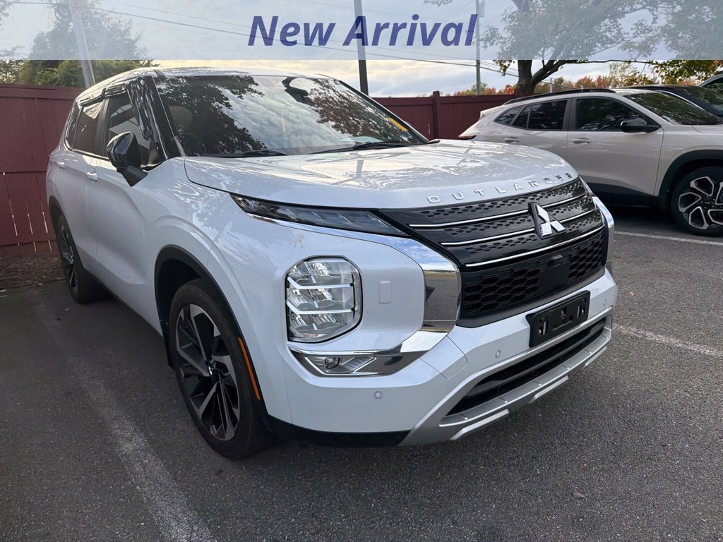 Used 2024 Mitsubishi Outlander SE AWD/4WD image 2