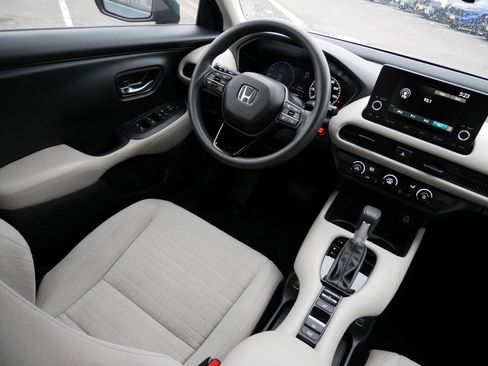 Used 2023 Honda HR-V LX image 9