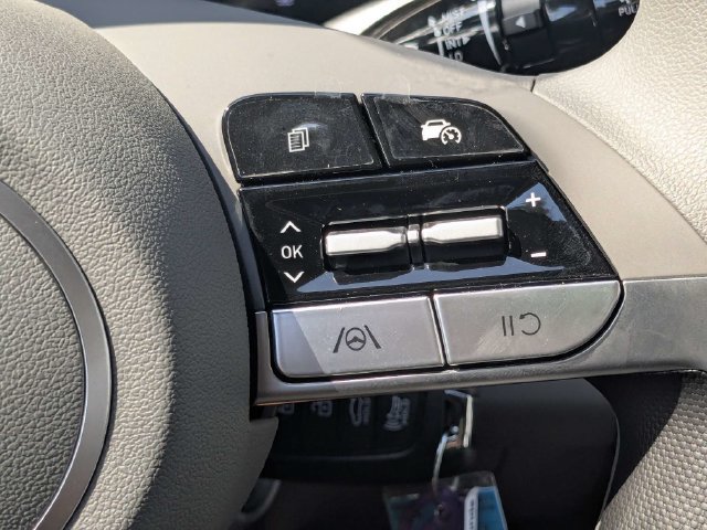 Used 2026 Hyundai Elantra SE FWD image 25