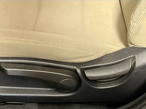 Used 2015 Hyundai Elantra SE w/ Option Group 02 FWD image 15