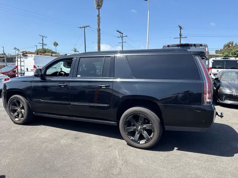 Used 2018 Cadillac Escalade ESV Premium Luxury RWD image 20