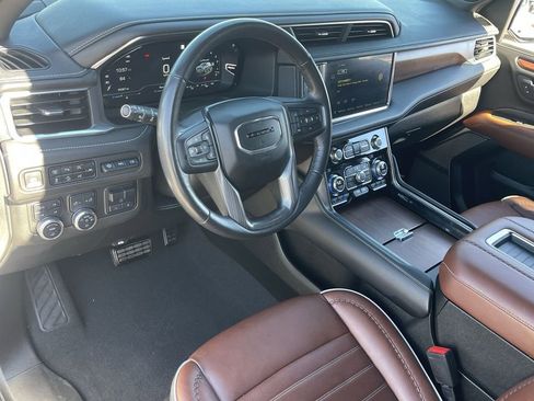 Used 2023 GMC Yukon Denali Ultimate image 10
