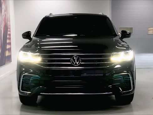 Used 2023 Volkswagen Tiguan SEL R-Line AWD/4WD image 6