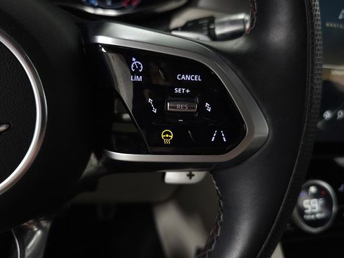 Used 2021 Jaguar F-PACE SVR image 22