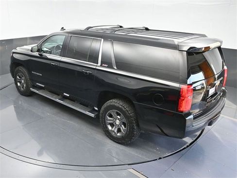 Used 2016 Chevrolet Suburban LT image 32