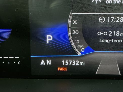 Used 2023 Volkswagen Taos SE w/ Panoramic Sunroof Package FWD image 18