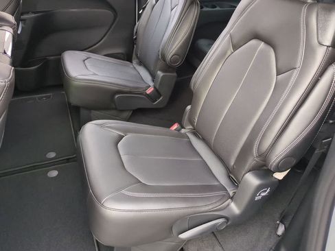 New 2026 Chrysler Pacifica Select FWD image 21