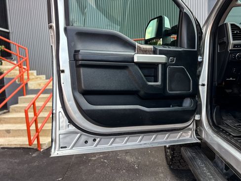 Used 2019 Ford F250 Lariat w/ Lariat Value Package image 37