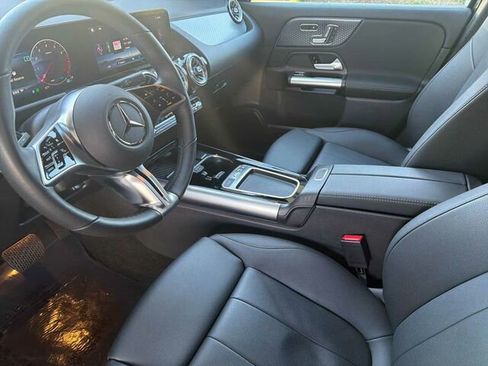 Used 2025 Mercedes-Benz GLA 250 4MATIC image 11