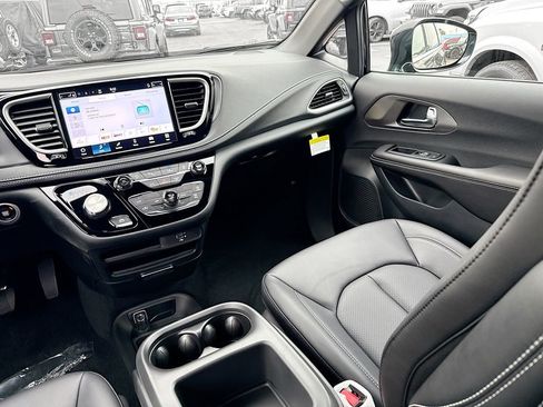 New 2026 Chrysler Pacifica Select image 25