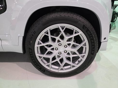 Used 2024 Land Rover Defender 110 V8 image 24