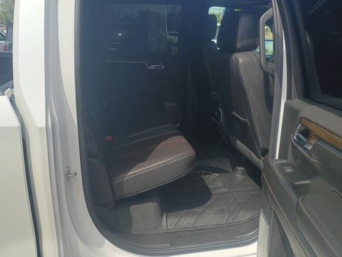 Used 2024 Chevrolet Silverado 1500 High Country w/ High Country Premium Package AWD/4WD image 11