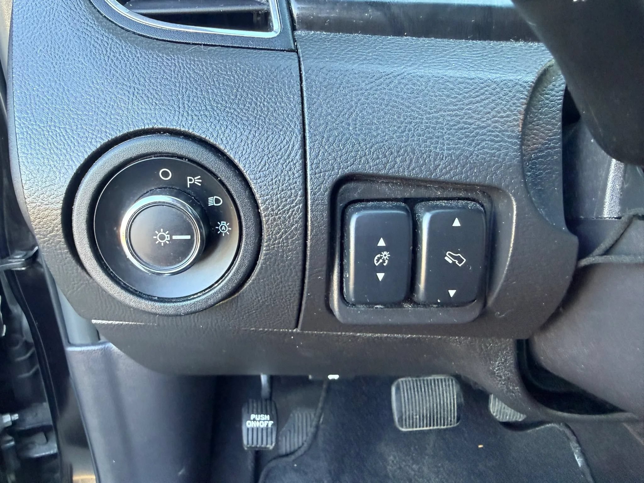 Used 2010 Ford Taurus Limited FWD image 22