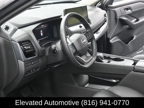 Used 2025 Nissan Rogue SL FWD image 7
