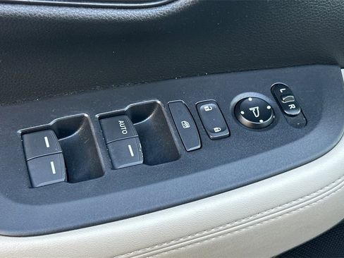 Used 2023 Honda HR-V LX image 12