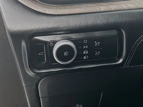 Used 2023 Ford Explorer Platinum w/ Technology Package AWD/4WD image 11