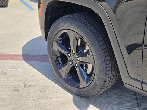 New 2026 Jeep Grand Cherokee L Limited w/ Limited Altitude Package RWD image 5