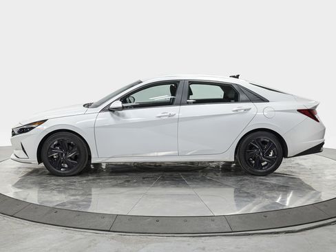 Used 2023 Hyundai Elantra SEL FWD image 2