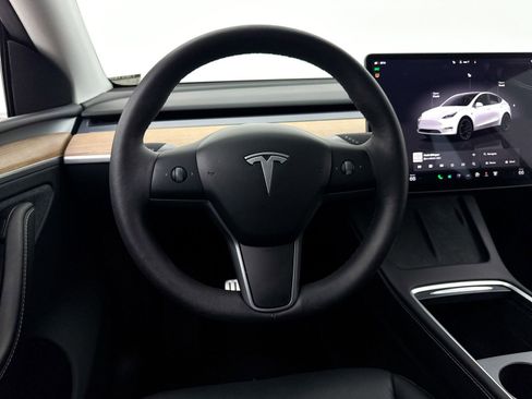 Used 2024 Tesla Model Y Performance image 3
