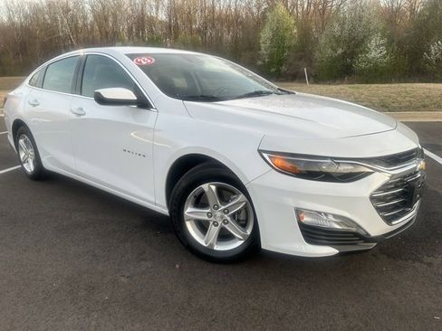 Used 2023 Chevrolet Malibu LT image 2