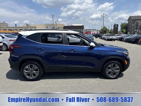 Used 2024 Kia Seltos S AWD/4WD image 3