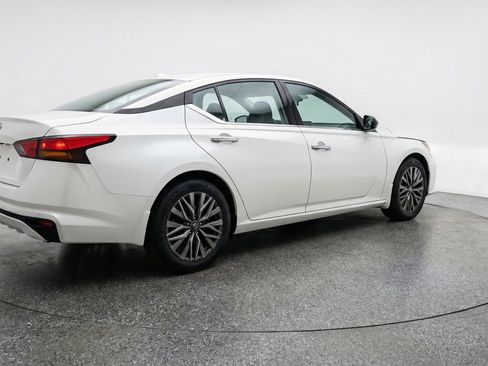 Used 2025 Nissan Altima 2.5 SV image 9