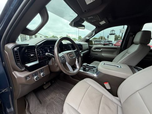 Used 2022 GMC Sierra 1500 SLT w/ SLT Premium Package AWD/4WD image 10