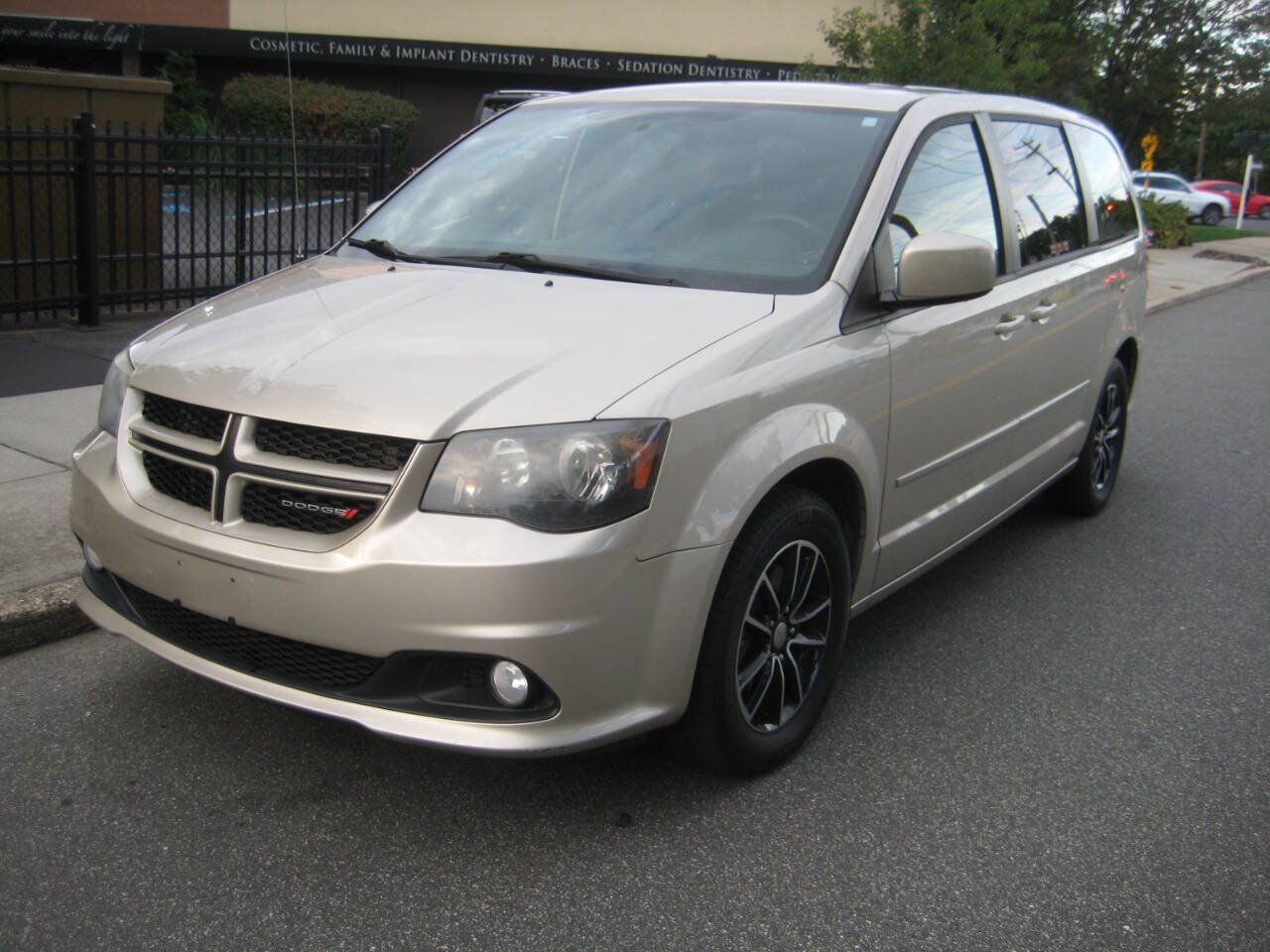 Used 2015 Dodge Grand Caravan R/T w/ Driver Convenience Group FWD image 1