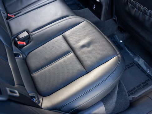 Certified 2023 Porsche Macan image 46