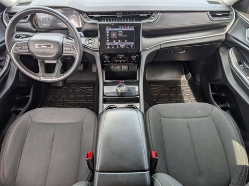 Used 2023 Jeep Grand Cherokee L Laredo RWD image 5