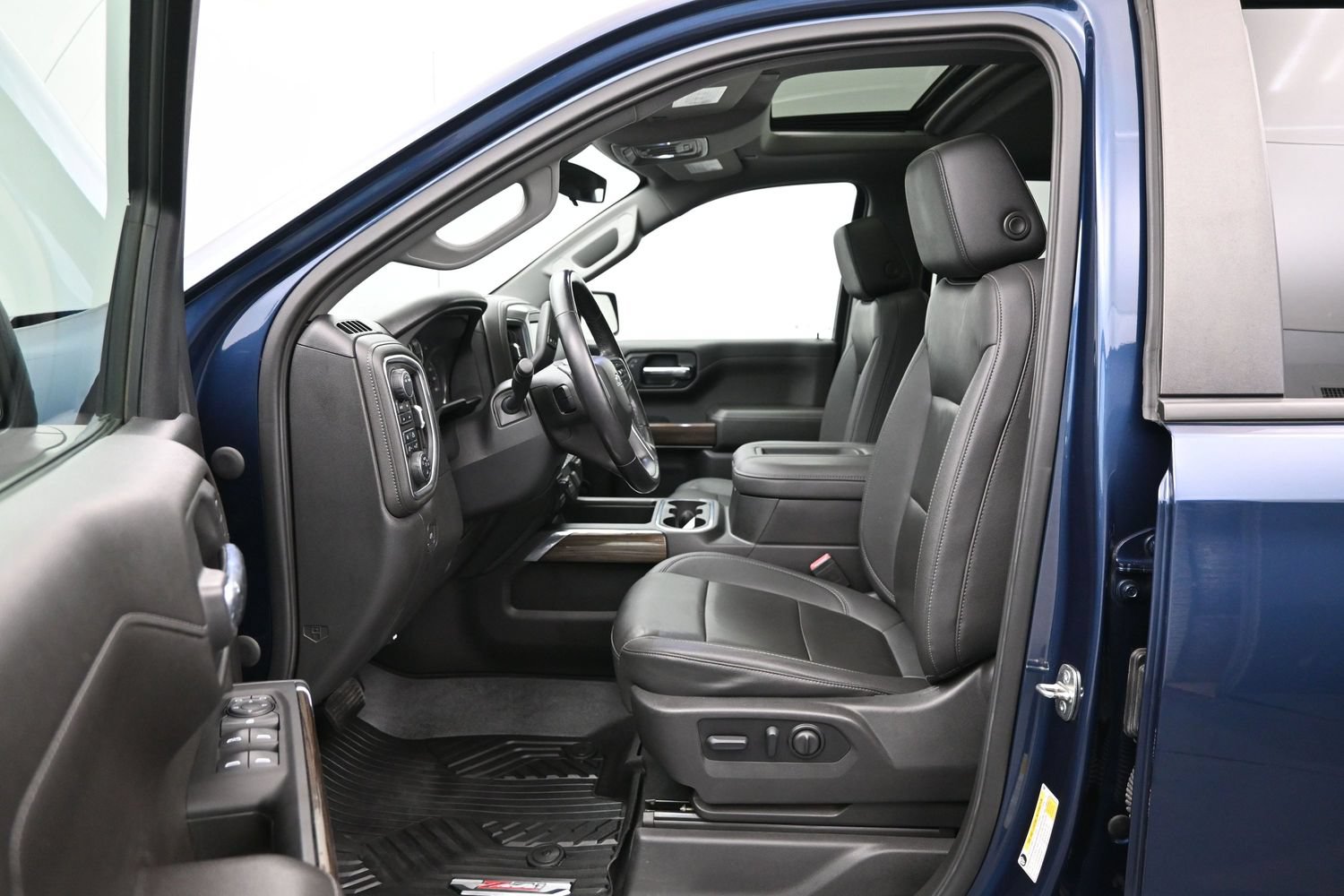 Used 2022 Chevrolet Silverado 1500 LT Trail Boss w/ Convenience Package II AWD/4WD image 9