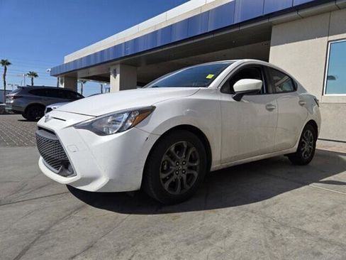 Used 2019 Toyota Yaris LE image 2