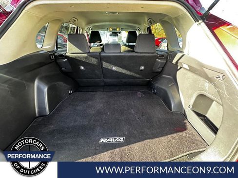 Used 2019 Toyota RAV4 LE w/ Carpet Mat Package image 39