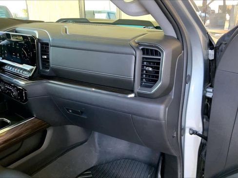 Used 2024 Chevrolet Silverado 1500 LT Trail Boss w/ LT Trail Boss Premium Package image 18