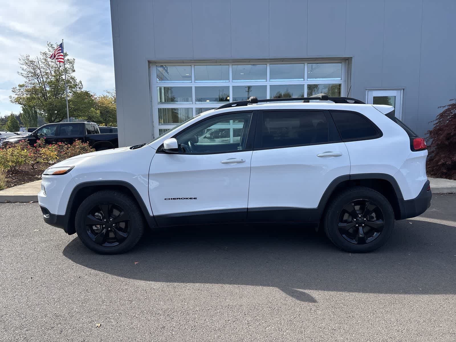 Used 2018 Jeep Cherokee Latitude w/ Altitude Package AWD/4WD image 2