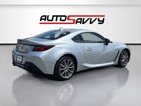Used 2024 Toyota GR86 RWD image 7