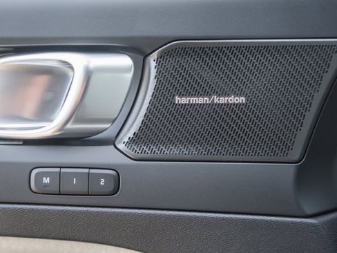 New 2026 Volvo XC40 B5 Plus w/ Protection Package Premier image 40