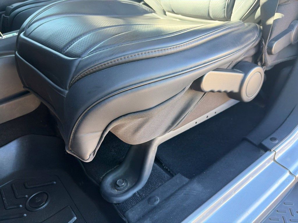 Used 2018 Jeep Wrangler Unlimited Sahara AWD/4WD image 11