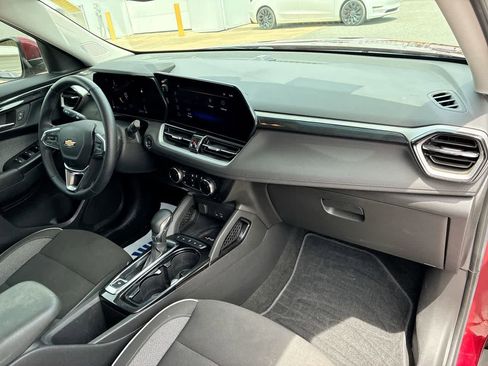Used 2024 Chevrolet TrailBlazer LT w/ Convenience Package FWD image 27