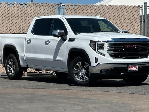 Used 2025 GMC Sierra 1500 SLT RWD image 2