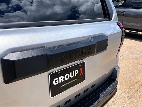 Used 2025 Toyota 4Runner SR5 AWD/4WD image 30