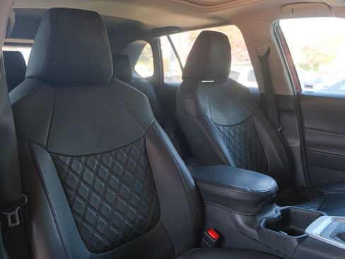 Used 2022 Toyota RAV4 XLE image 27